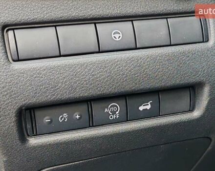 Серый Ниссан Rogue, объемом двигателя 1.5 л и пробегом 14 тыс. км за 24000 $, фото 20 на Automoto.ua