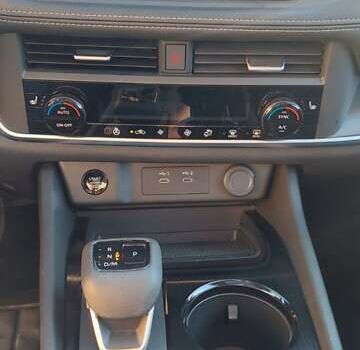 Серый Ниссан Rogue, объемом двигателя 1.5 л и пробегом 10 тыс. км за 24300 $, фото 21 на Automoto.ua