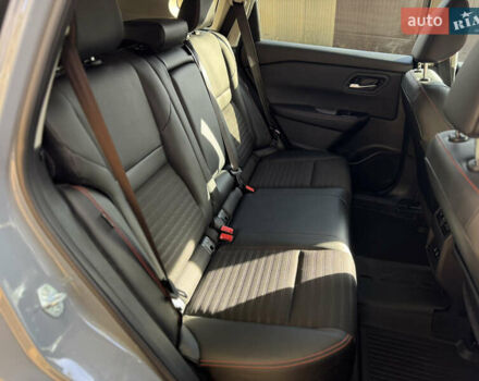 Сірий Ніссан Rogue, об'ємом двигуна 1.5 л та пробігом 6 тис. км за 26900 $, фото 9 на Automoto.ua