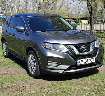 Ніссан Rogue 2017 у Дніпро (Дніпропетровську) на Automoto.ua Сірий Ніссан Rogue, об'ємом двигуна 2.49 л та пробігом 68 тис. км за 15900 $, фото 1 на Automoto.ua