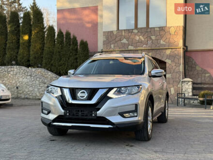 Ніссан Rogue 2018 у Чернівцях на Automoto.ua Сірий Ніссан Rogue, об'ємом двигуна 2.49 л та пробігом 121 тис. км за 13800 $, фото 1 на Automoto.ua