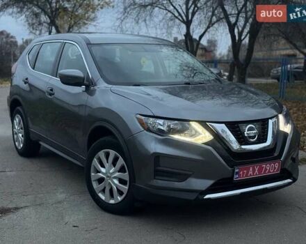 Серый Ниссан Rogue, объемом двигателя 2.49 л и пробегом 256 тыс. км за 15000 $, фото 1 на Automoto.ua