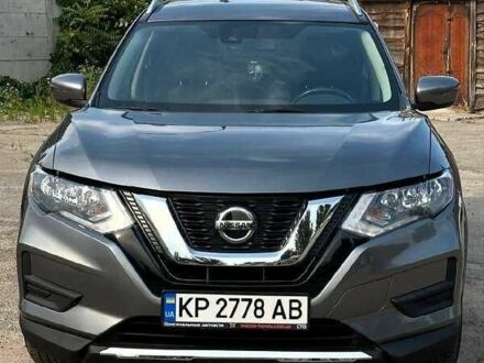 Серый Ниссан Rogue, объемом двигателя 2.5 л и пробегом 155 тыс. км за 10000 $, фото 1 на Automoto.ua