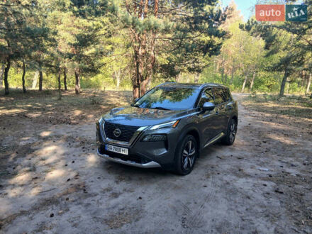 Серый Ниссан Rogue, объемом двигателя 1.5 л и пробегом 88 тыс. км за 27500 $, фото 1 на Automoto.ua
