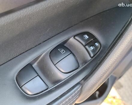 Синій Ніссан Rogue, об'ємом двигуна 2 л та пробігом 70 тис. км за 15490 $, фото 21 на Automoto.ua