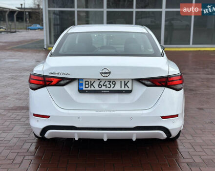 Белый Ниссан Сентра, объемом двигателя 2 л и пробегом 99 тыс. км за 12900 $, фото 4 на Automoto.ua