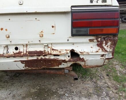 Белый Ниссан Скайлайн, объемом двигателя 1.8 л и пробегом 99 тыс. км за 1500 $, фото 4 на Automoto.ua