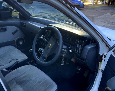 Белый Ниссан Скайлайн, объемом двигателя 1.7 л и пробегом 250 тыс. км за 1200 $, фото 7 на Automoto.ua
