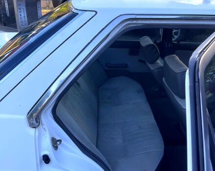 Белый Ниссан Скайлайн, объемом двигателя 1.7 л и пробегом 250 тыс. км за 1200 $, фото 5 на Automoto.ua