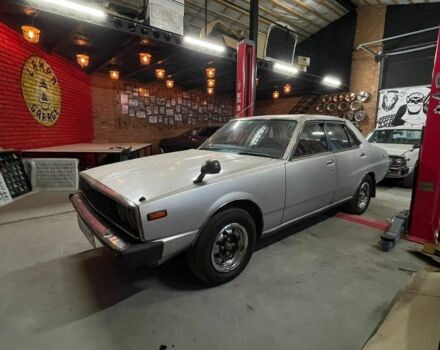 Серый Ниссан Скайлайн, объемом двигателя 2 л и пробегом 120 тыс. км за 30000 $, фото 1 на Automoto.ua