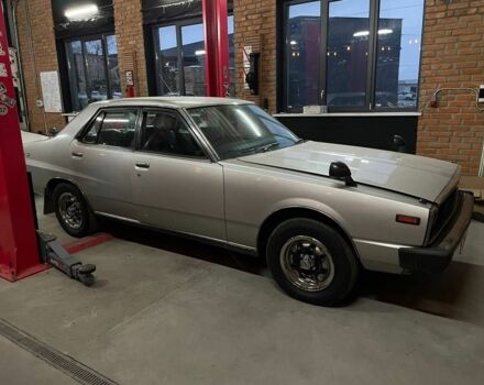 Серый Ниссан Скайлайн, объемом двигателя 2 л и пробегом 120 тыс. км за 30000 $, фото 3 на Automoto.ua