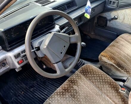 Серый Ниссан Станза, объемом двигателя 1.8 л и пробегом 315 тыс. км за 1000 $, фото 5 на Automoto.ua