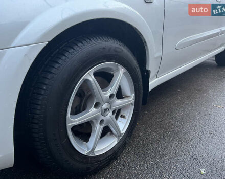 Білий Ніссан Санні, об'ємом двигуна 1.6 л та пробігом 174 тис. км за 6000 $, фото 4 на Automoto.ua