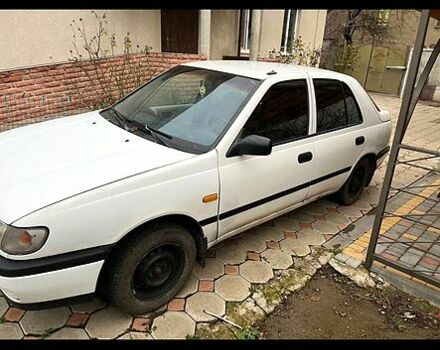 Белый Ниссан Санни, объемом двигателя 1.4 л и пробегом 440 тыс. км за 700 $, фото 1 на Automoto.ua