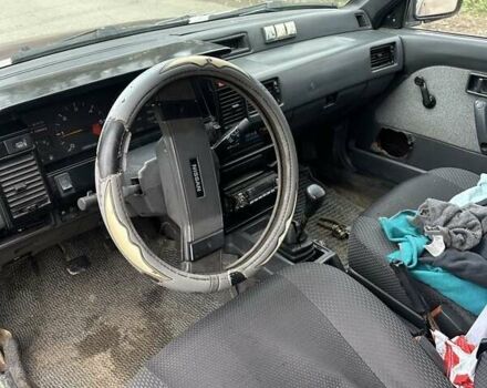 Червоний Ніссан Санні, об'ємом двигуна 1.7 л та пробігом 280 тис. км за 1450 $, фото 5 на Automoto.ua