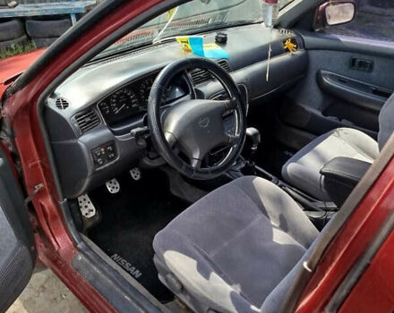 Красный Ниссан Санни, объемом двигателя 1.6 л и пробегом 300 тыс. км за 1600 $, фото 3 на Automoto.ua