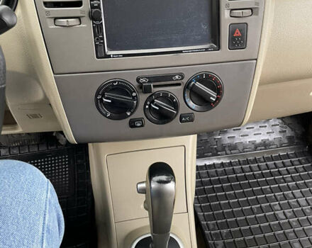 Белый Ниссан Тиида, объемом двигателя 1.6 л и пробегом 216 тыс. км за 5500 $, фото 7 на Automoto.ua