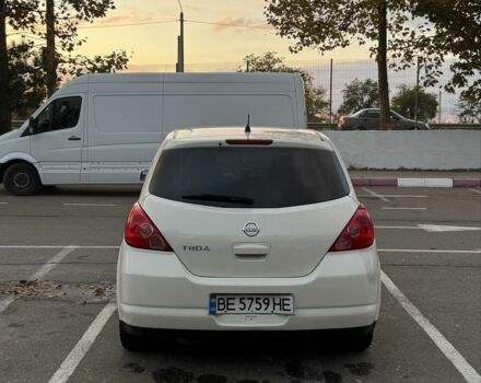 Белый Ниссан Тиида, объемом двигателя 1.6 л и пробегом 215 тыс. км за 5499 $, фото 5 на Automoto.ua