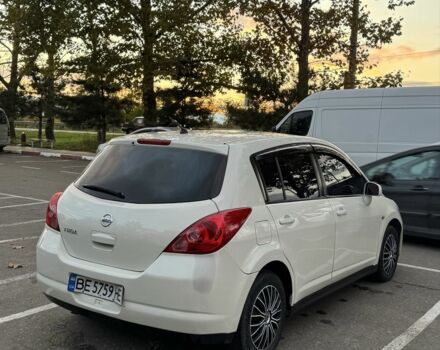 Белый Ниссан Тиида, объемом двигателя 1.6 л и пробегом 215 тыс. км за 5499 $, фото 6 на Automoto.ua