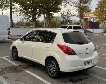 Белый Ниссан Тиида, объемом двигателя 1.6 л и пробегом 215 тыс. км за 5499 $, фото 4 на Automoto.ua