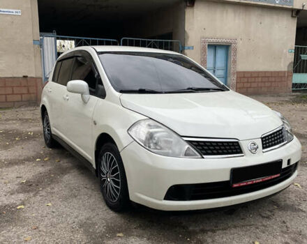 Белый Ниссан Тиида, объемом двигателя 1.6 л и пробегом 216 тыс. км за 5500 $, фото 1 на Automoto.ua