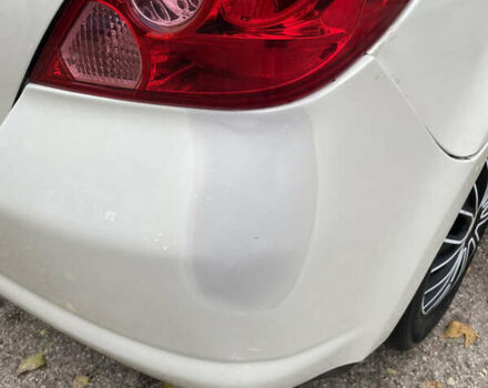 Белый Ниссан Тиида, объемом двигателя 1.6 л и пробегом 216 тыс. км за 5500 $, фото 5 на Automoto.ua