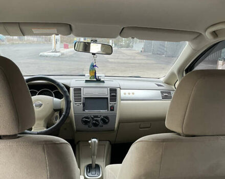 Белый Ниссан Тиида, объемом двигателя 1.6 л и пробегом 216 тыс. км за 5500 $, фото 12 на Automoto.ua