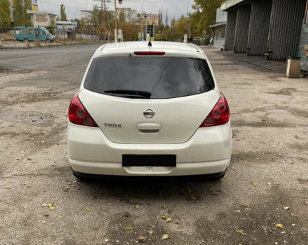 Белый Ниссан Тиида, объемом двигателя 1.6 л и пробегом 216 тыс. км за 5500 $, фото 4 на Automoto.ua