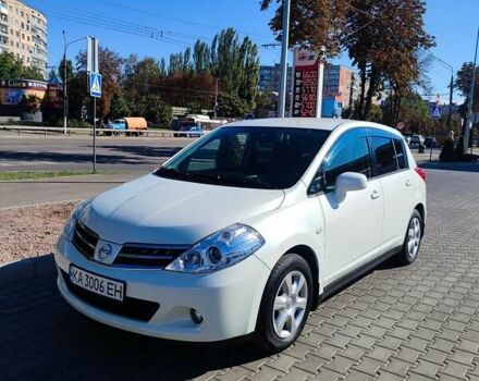 Белый Ниссан Тиида, объемом двигателя 1.5 л и пробегом 65 тыс. км за 8500 $, фото 4 на Automoto.ua