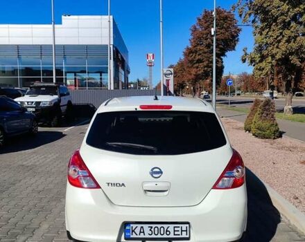 Белый Ниссан Тиида, объемом двигателя 1.5 л и пробегом 65 тыс. км за 8500 $, фото 6 на Automoto.ua