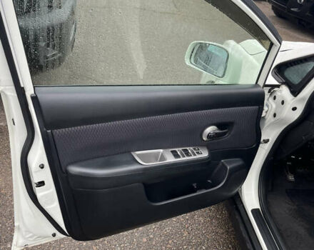 Белый Ниссан Тиида, объемом двигателя 1.5 л и пробегом 91 тыс. км за 7499 $, фото 17 на Automoto.ua