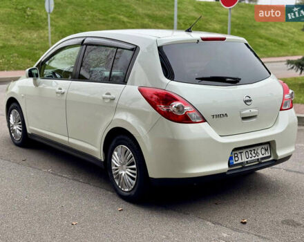 Белый Ниссан Тиида, объемом двигателя 1.5 л и пробегом 91 тыс. км за 7499 $, фото 3 на Automoto.ua