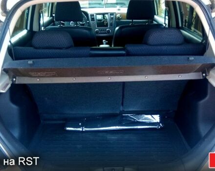 Белый Ниссан Тиида, объемом двигателя 1.5 л и пробегом 151 тыс. км за 7200 $, фото 4 на Automoto.ua