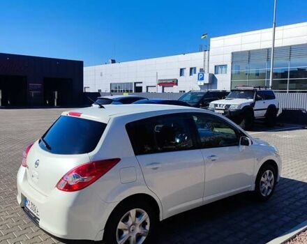 Белый Ниссан Тиида, объемом двигателя 1.5 л и пробегом 65 тыс. км за 8500 $, фото 5 на Automoto.ua