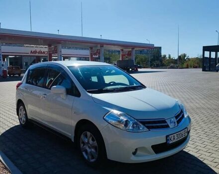 Белый Ниссан Тиида, объемом двигателя 1.5 л и пробегом 65 тыс. км за 8500 $, фото 3 на Automoto.ua