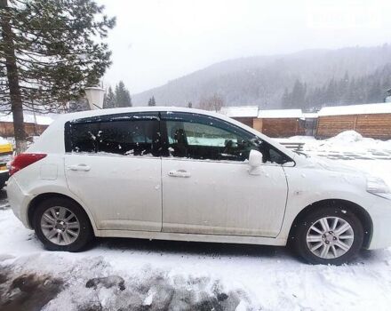 Белый Ниссан Тиида, объемом двигателя 1.5 л и пробегом 161 тыс. км за 5500 $, фото 2 на Automoto.ua