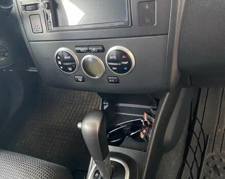 Белый Ниссан Тиида, объемом двигателя 1.6 л и пробегом 186 тыс. км за 6200 $, фото 8 на Automoto.ua