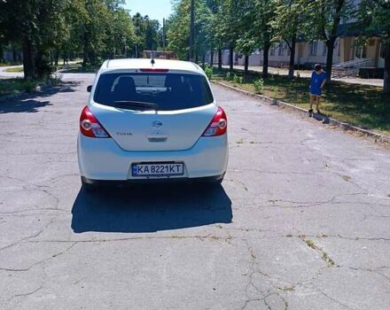 Белый Ниссан Тиида, объемом двигателя 1.5 л и пробегом 96 тыс. км за 7000 $, фото 7 на Automoto.ua