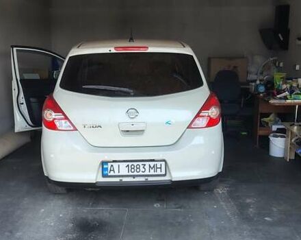 Белый Ниссан Тиида, объемом двигателя 1.5 л и пробегом 159 тыс. км за 8199 $, фото 5 на Automoto.ua