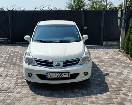 Белый Ниссан Тиида, объемом двигателя 1.5 л и пробегом 159 тыс. км за 8199 $, фото 2 на Automoto.ua