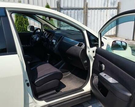 Белый Ниссан Тиида, объемом двигателя 1.5 л и пробегом 159 тыс. км за 8199 $, фото 4 на Automoto.ua