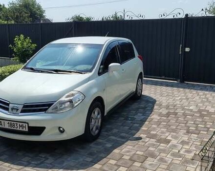 Белый Ниссан Тиида, объемом двигателя 1.5 л и пробегом 159 тыс. км за 8199 $, фото 3 на Automoto.ua