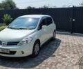 Белый Ниссан Тиида, объемом двигателя 1.5 л и пробегом 159 тыс. км за 8199 $, фото 3 на Automoto.ua