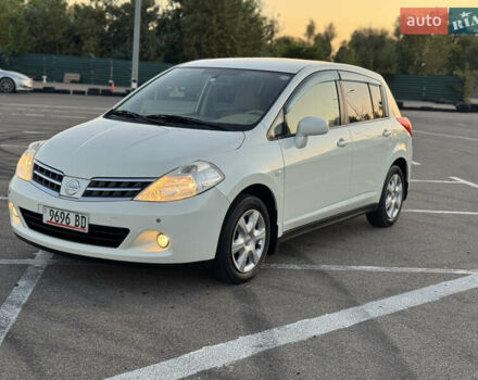 Белый Ниссан Тиида, объемом двигателя 1.5 л и пробегом 33 тыс. км за 8000 $, фото 3 на Automoto.ua