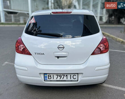 Белый Ниссан Тиида, объемом двигателя 1.6 л и пробегом 149 тыс. км за 8300 $, фото 5 на Automoto.ua