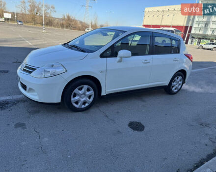 Белый Ниссан Тиида, объемом двигателя 1.5 л и пробегом 35 тыс. км за 8400 $, фото 5 на Automoto.ua