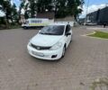 Белый Ниссан Тиида, объемом двигателя 1.6 л и пробегом 200 тыс. км за 6500 $, фото 2 на Automoto.ua