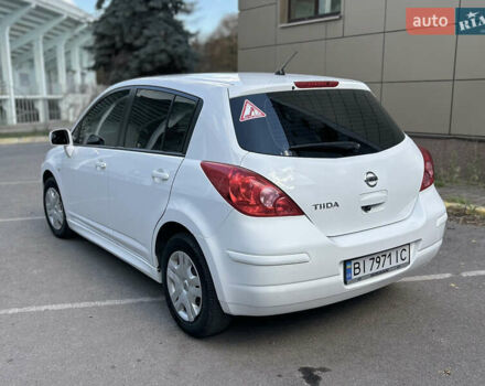 Белый Ниссан Тиида, объемом двигателя 1.6 л и пробегом 149 тыс. км за 8300 $, фото 6 на Automoto.ua