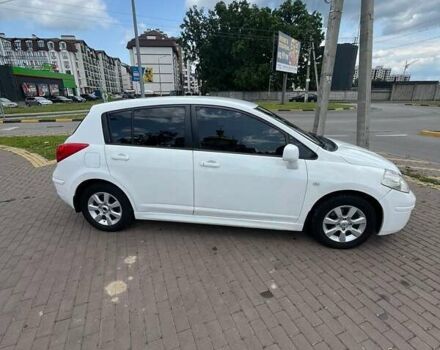 Белый Ниссан Тиида, объемом двигателя 1.6 л и пробегом 200 тыс. км за 6500 $, фото 4 на Automoto.ua