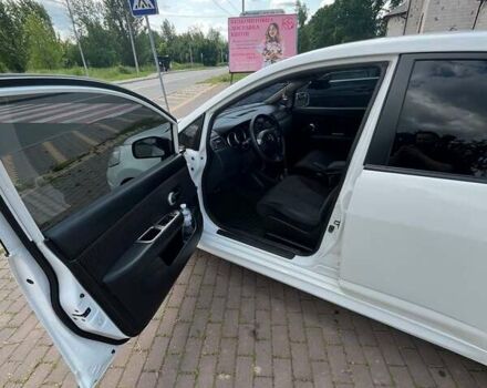 Белый Ниссан Тиида, объемом двигателя 1.6 л и пробегом 200 тыс. км за 6500 $, фото 10 на Automoto.ua